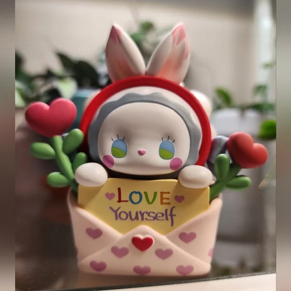 Love Yourself Figurine - Multicolor - Picture 2 of 4